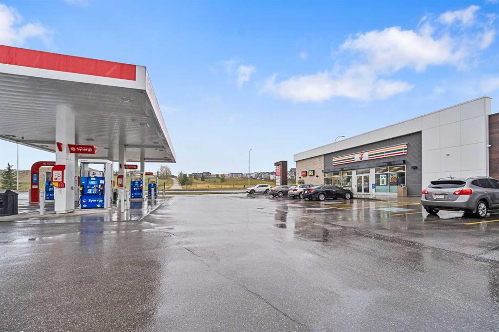 Nearby 7-Eleven with gas station close to Sage Meadows Park condo community
